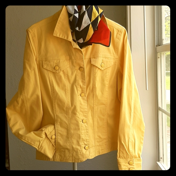 Woman Yellow Jacket - Picture 1 of 7